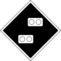 Знак GD-13 «Постоянный сигнальный знак - Внимание! Токораздел»